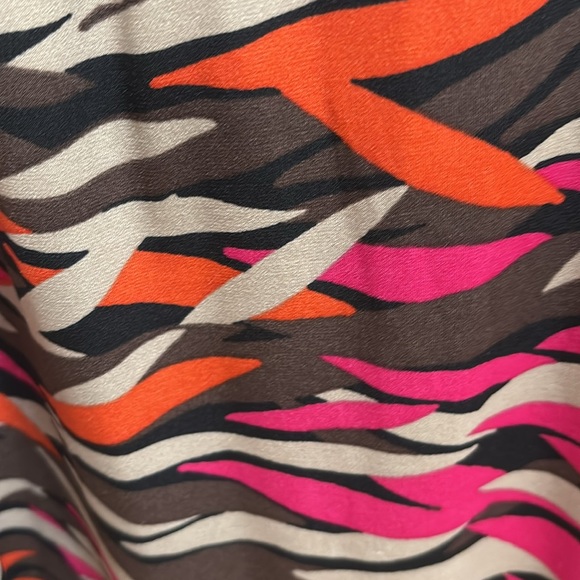 Worthington Black and Red Graphic 3/4 Sleeve Blouse XL. B234 - Picture 4 of 6